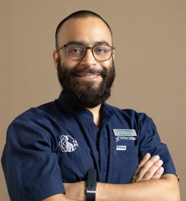 Dr. Iqbal Ayyub – Chiropractor & Sports Therapist at Synchrony Clinic - Synchrony Chiropractic & Sports Physiotherapy - Chiropractor Near Me | Delhi | Noida | Chandigarh Dr. Iqbal Ayyub, a male physiotherapist in sports therapy and chiropractic care