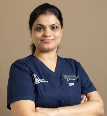 Dr. Nisha – Physiotherapist at Synchrony Clinic” - Synchrony Chiropractic & Sports Physiotherapy - Chiropractor Near Me | Delhi | Noida | Chandigarh Dr. Nisha, physiotherapist at Synchrony Clinic, specializing in musculoskeletal physiotherapy, posture correction, and patient-focused recovery